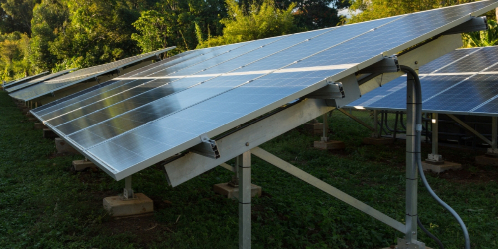 What are the main types of solar panel stands, and how are they utilized?